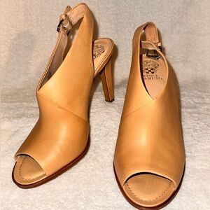 VINCE CAMUTO
Style: VC-Nattey